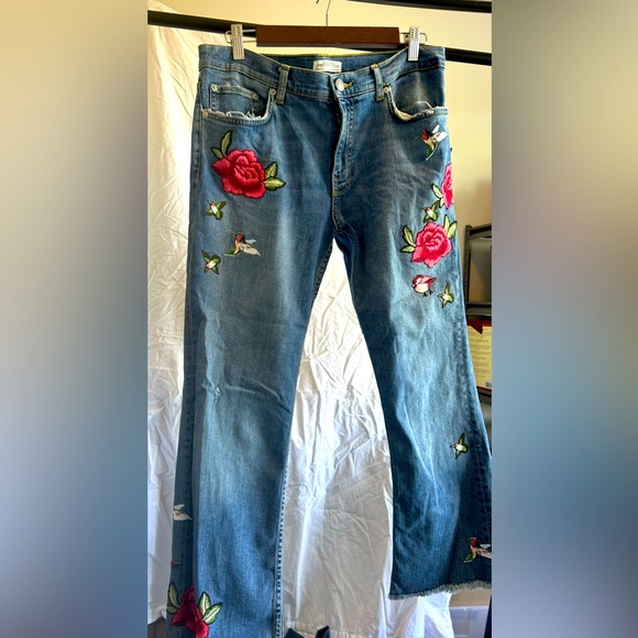 Zara Denim - 🎉 HOST PICK❗️ 🎉 Zara Distressed Floral Jeans